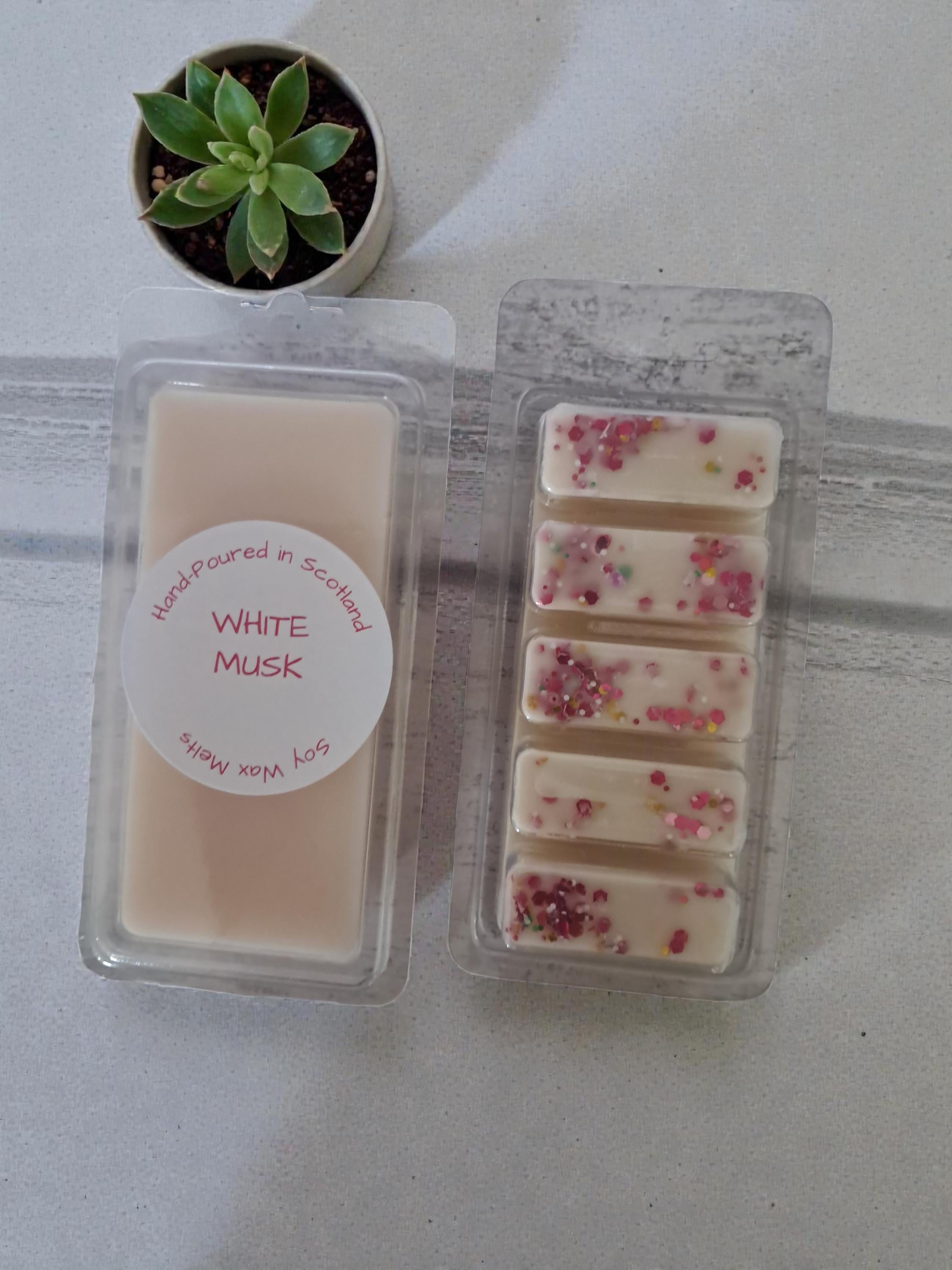 White Musk Highly scented Wax Melts (Paraben Free) 5 bar clamshel long lasting